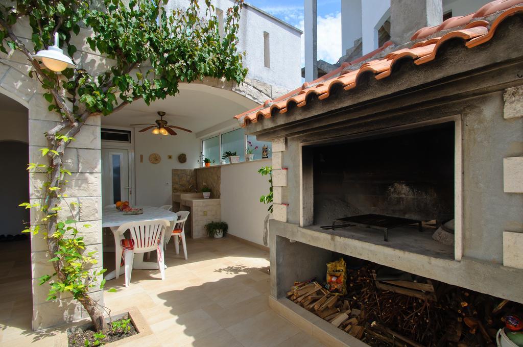 Hella Apartments Τρογκίρ Δωμάτιο φωτογραφία