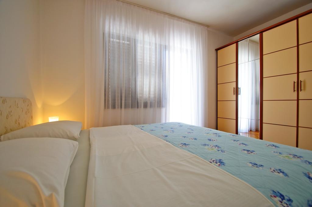Hella Apartments Τρογκίρ Δωμάτιο φωτογραφία