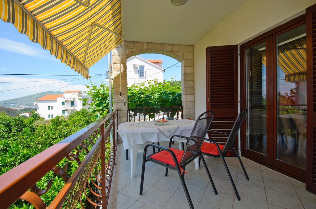 Hella Apartments Τρογκίρ Δωμάτιο φωτογραφία