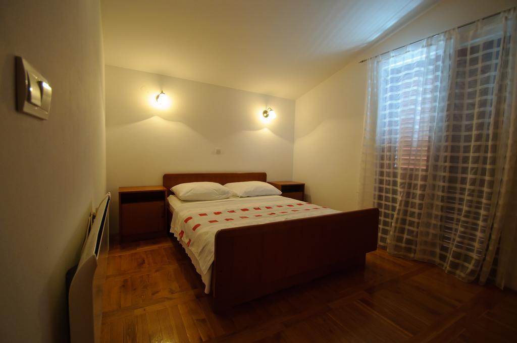 Hella Apartments Τρογκίρ Δωμάτιο φωτογραφία